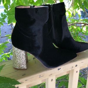 🎀Betsey Johnson Glitter Boot